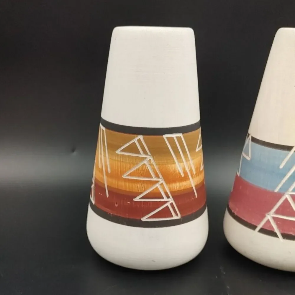 Lot of 2 Native American Pottery Vase Southwest Signed Tribal Art Pottery Sioux